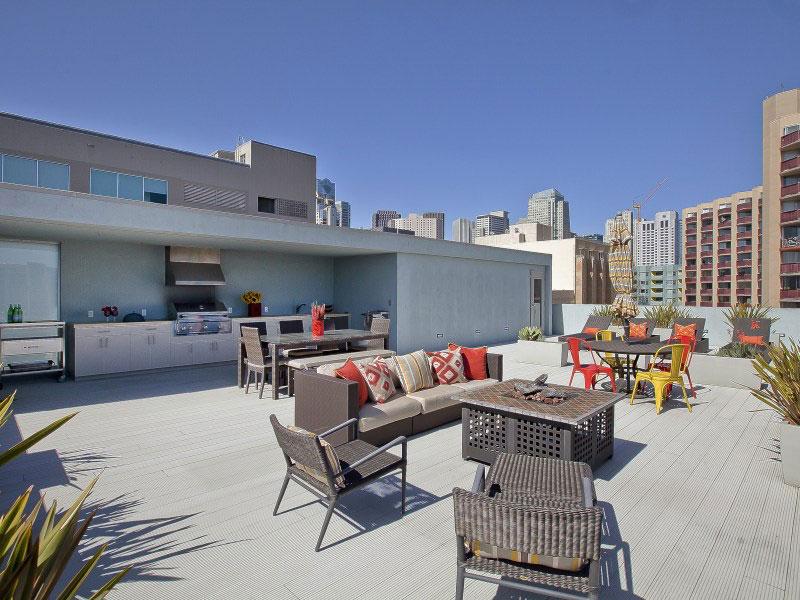 Penthouse so strešnou terasou a vonkajším kuchynským grilom Strešný podkrovný apartmán so strešnou terasou a vonkajším kuchynským grilom