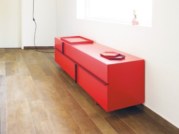 Príborník-dolný bok-s-dverami-červený-POLE-Schönbuch