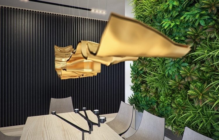 krásna, pozlátená, visiaca dizajnová lampa nad jedálenským stolom Vertikálny dizajn záhrady-vytvorte-jedáleň-jedálenský stôl-kyvadlo-svetlá-dizajnér-stoličky-stena