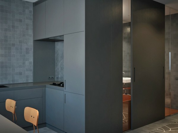 sivá posuvná stena jedálenský kút kúpeľňa