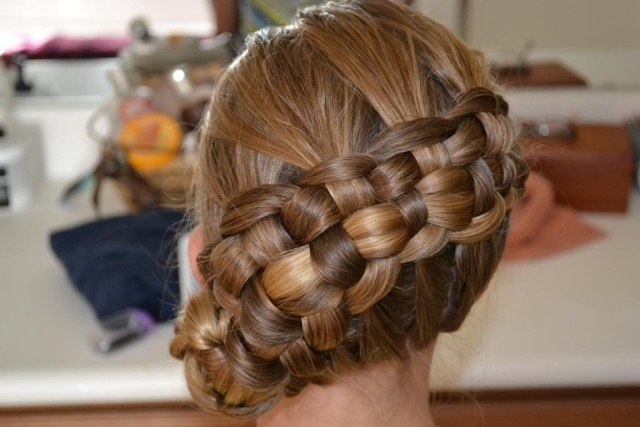 Pokyny pre zapínanie na zips na zadnej strane hlavy updos-urob si sám-vrkoč typu zipsu