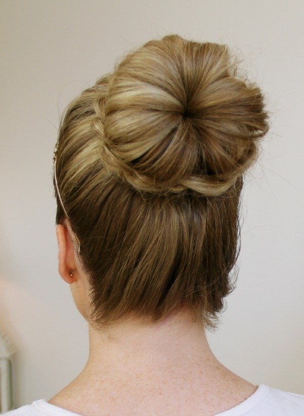 upletené updo na formálne príležitosti-zapletaný drdol updo-formálny vrkoč-stuha-hochgesteckter-drdol
