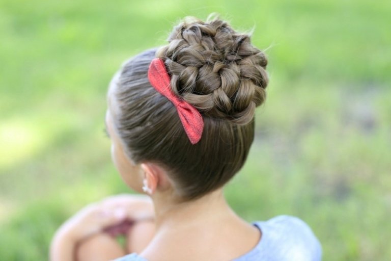 Updo s drdolom - originálny nápad na zapletanie updo s drdolom originálny nápad vrkoč design vlasy