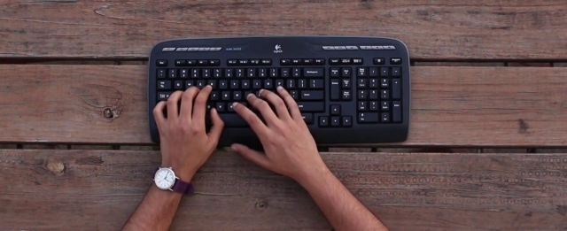 Bežná klávesnica potrebuje hladký povrch bez-klávesnice-písania-technológie-budúcnosti-rúk