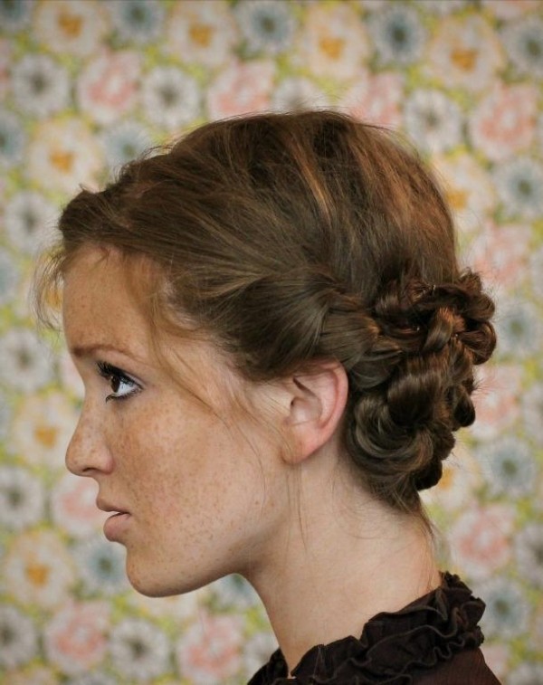 Updo je vždy žiaduce v lete zle-15-updo-účes-nápad-šik-žena