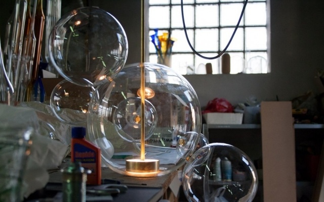 dizajnér-lampa-ústa-fúkané-sklo-Giopato-Coombes