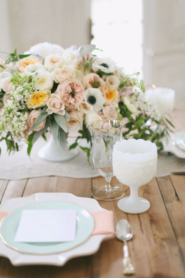 jarné kvety-bielo-žlté-sasanky-svadba