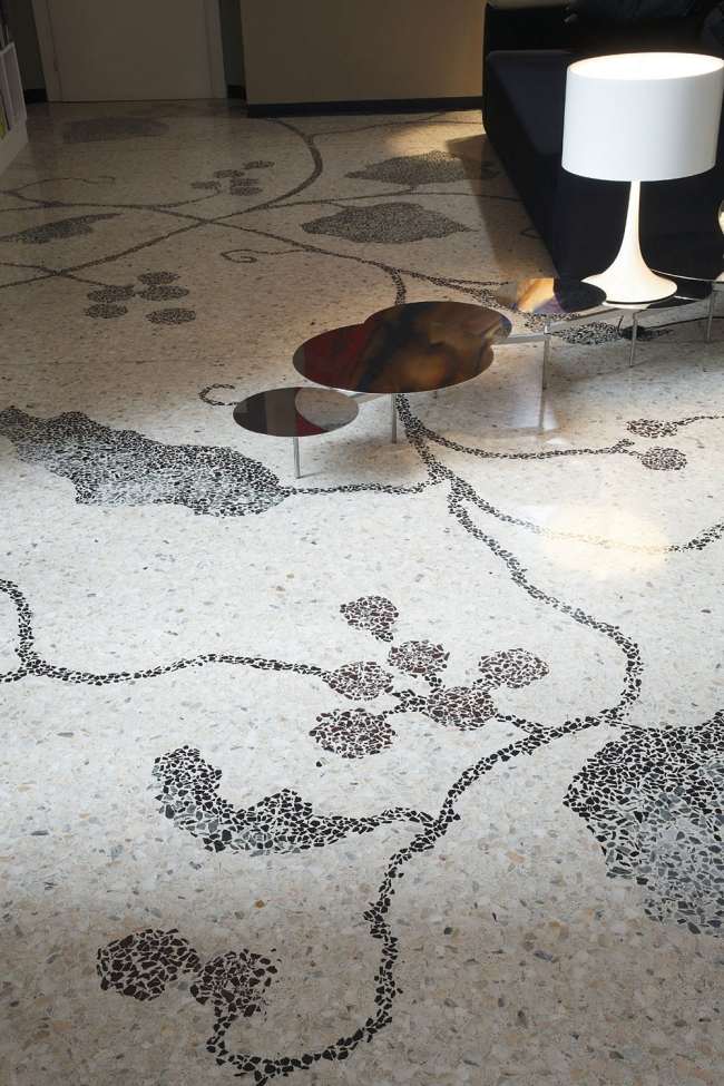 byt Biancamaria podlahová mozaika kvetinová čierna biela vysnený byt Biancamaria podlahová mozaika kvetinová čierna biela