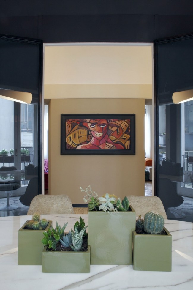 jedálenský kút dizajn kaktusy obrazy kontrastný mramorový jedálenský stôl jedálenský kút obrazy kaktusy kontrastný mramorový jedálenský stôl