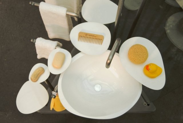 priestorovo úsporná kúpeľňová jednotka, voľne stojaca, všetko v alegorickom štúdiu