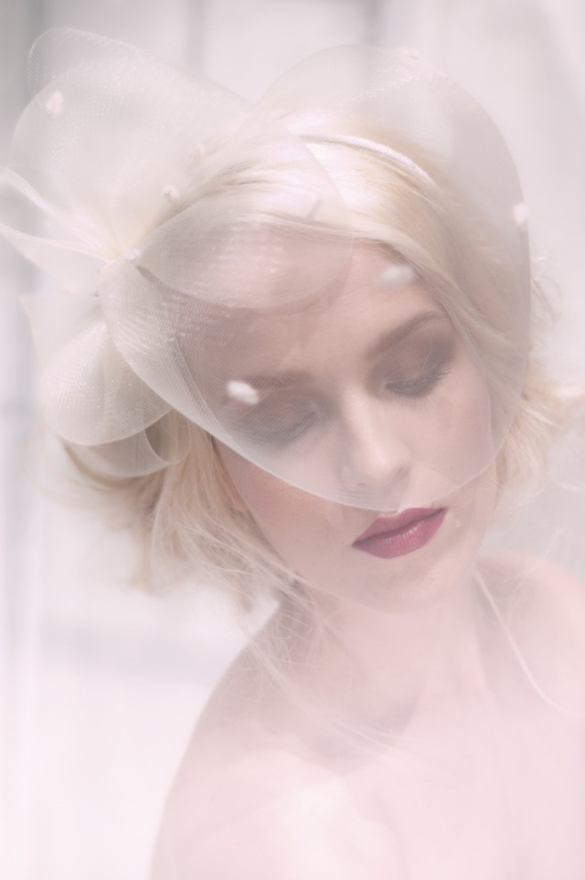 krátke vlasy-diadém-kvet-závoj-svadobné-perly