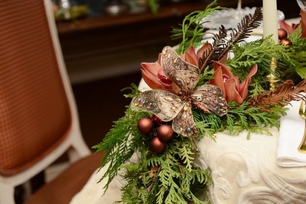 Elegantný veniec je veľmi vhodný ako svadobná dekorácia návrh dekorácie zimného stolíka na girlandu