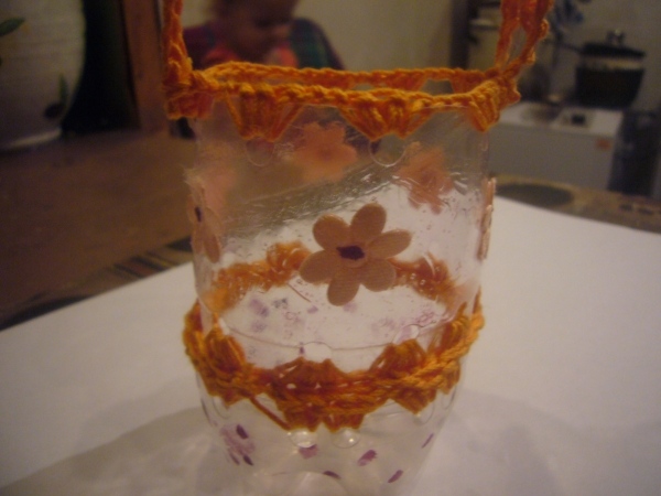 Vyrobte si elegantnú vázu z plastovej fľaše doma