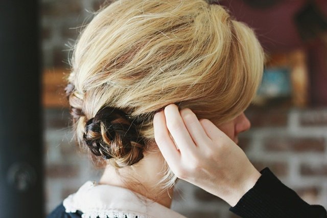 romanticky hravé aktualizácie strednej dĺžky hravé updos stredne dlhých vlasov