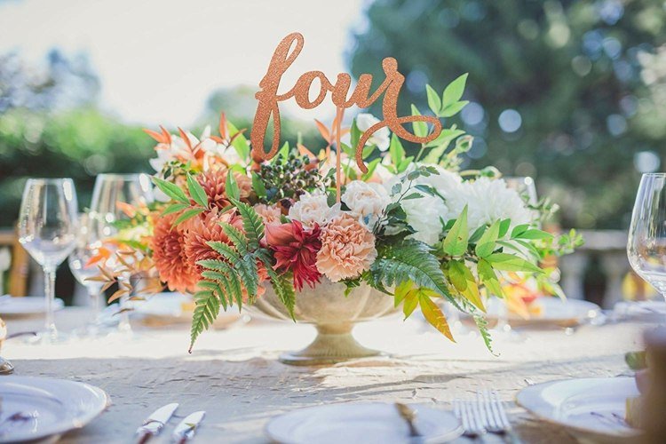 Ružové zlato ako akcentová farba v kombinácii s jasnými letnými farbami