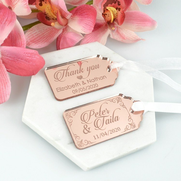 Nápad na darček pre hostí v ružovom zlate ako pripomienka svadby