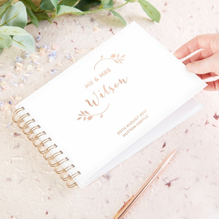 Nápad na ušľachtilú knihu hostí s nápisom z ružového zlata