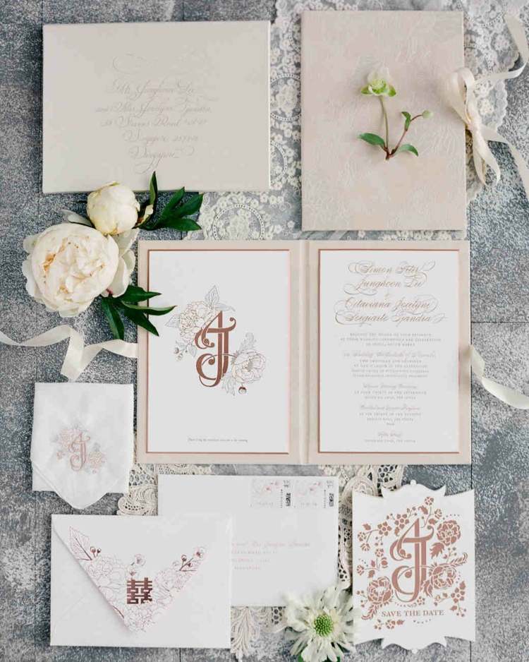 Navrhnite pozvánky tak, aby zodpovedali farebnému motívu svadby