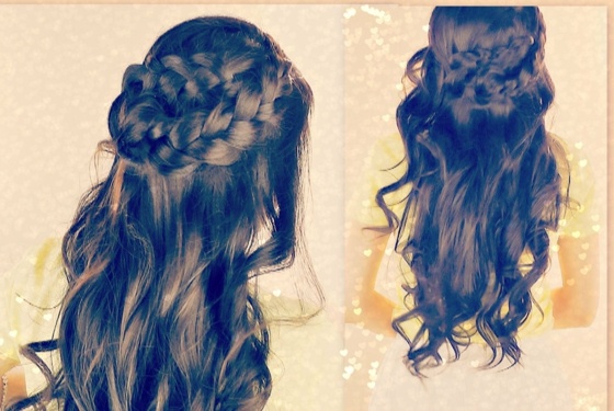 Vlnité vlasy-napoly otvorené-s vrkôčikmi