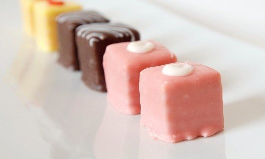 višňový mandľový krém prísady pokyny na prípravu poznámka šesť kusov višňový mandľový krém ingrediencie návod na prípravu ružová hnedá žltá čokoláda