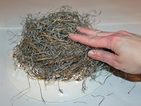 nápady na dekoráciu drotár veľkonočné hniezdo španielsky machový závit