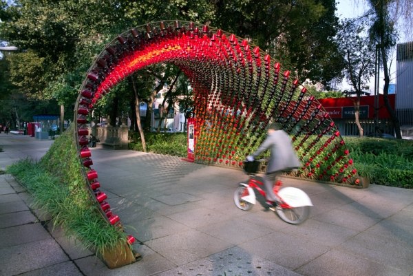 Umelecká inštalácia Informačný portál o hrnčekoch Nescafé