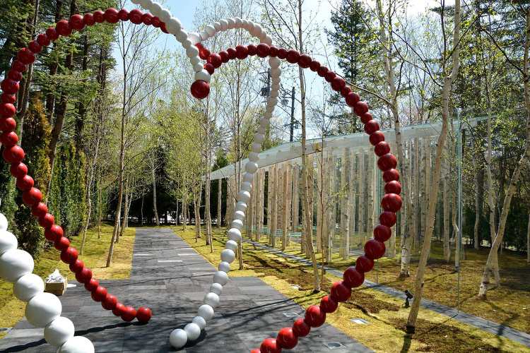 Umelecké dielo francúzskeho výtvarníka Jeana-Michela Othonielu