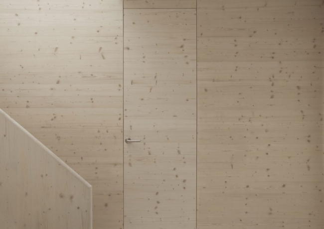 obloženie dverí z borovicového dreva moderné bytové zariadenie