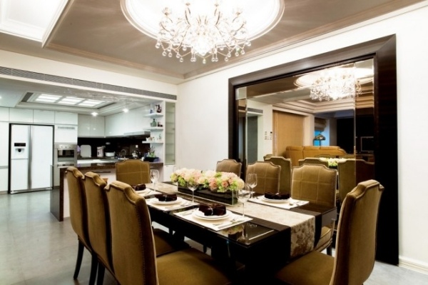 moderný domov s eleganciou, klasický dizajnový jedálenský stôl