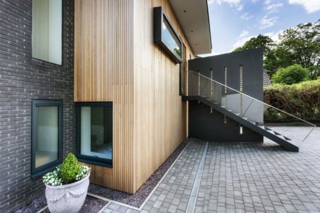 4-pohľady-05-strany-obraz-za-dvor-schodisko