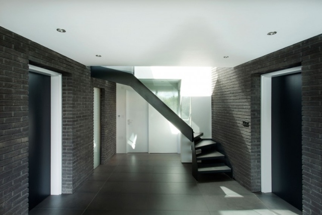 moderné-schody-súkromný-dom-Anglicko