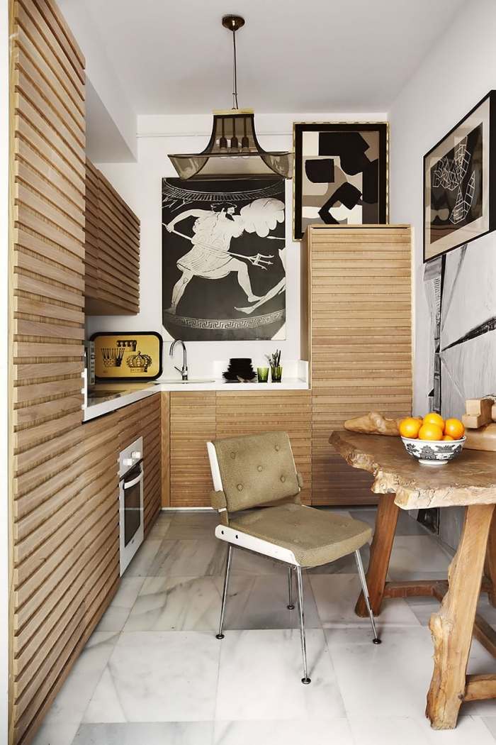 Kuchyňa-eklektický-interiér-v teplých farbách-staroveký-grécky-umenie-nástenný dekor