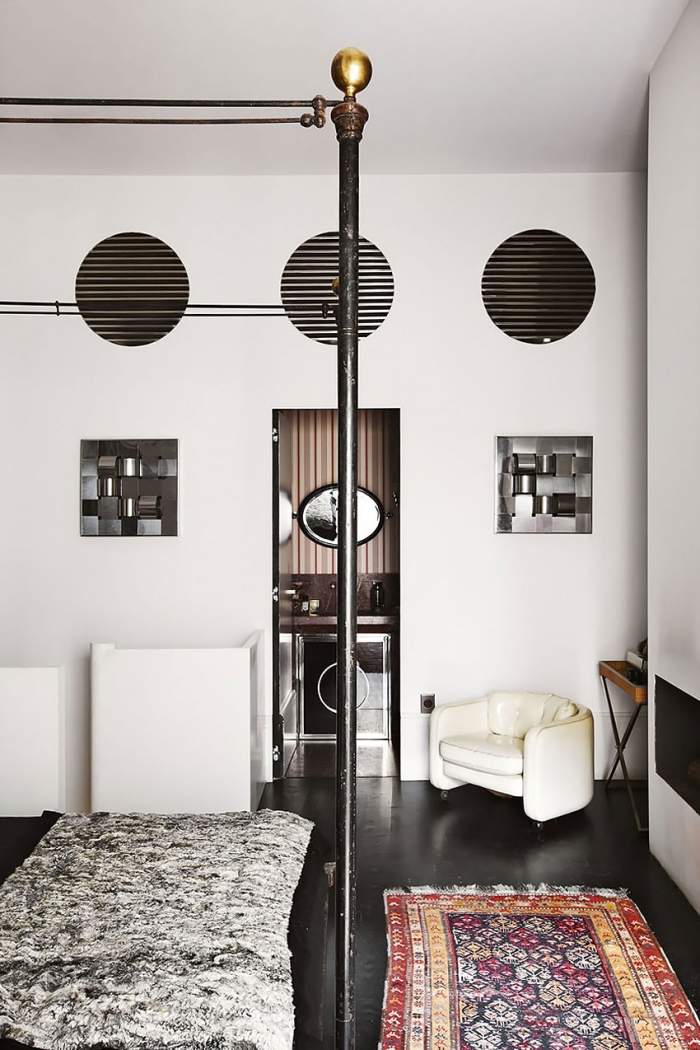 Santiago-Castillo-súkromný byt-Madrid-biele steny-rohožka-orientálne