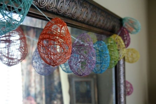 Nechajte si ozdobiť girlandu ako dekoráciu pre veľkonočný balón