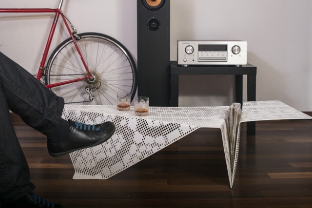 dizajnový oceľový stôl laserom rezaný Roman Vlahovic lakovateľný dizajnér stolný oceľ laserom rezaný Roman Vlahovic