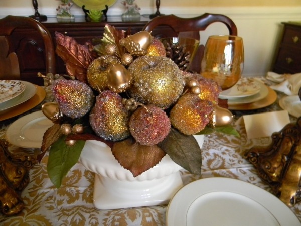 Na ozdobu použite sezónne ovocie Zlato-biela-dekorácia-cukor-diy-stolík-nápad