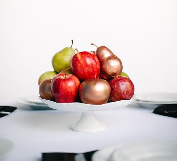 Zloženie ovocia, čiastočne zdobené ovocie-zloženie-stôl-dekorácia-svadba