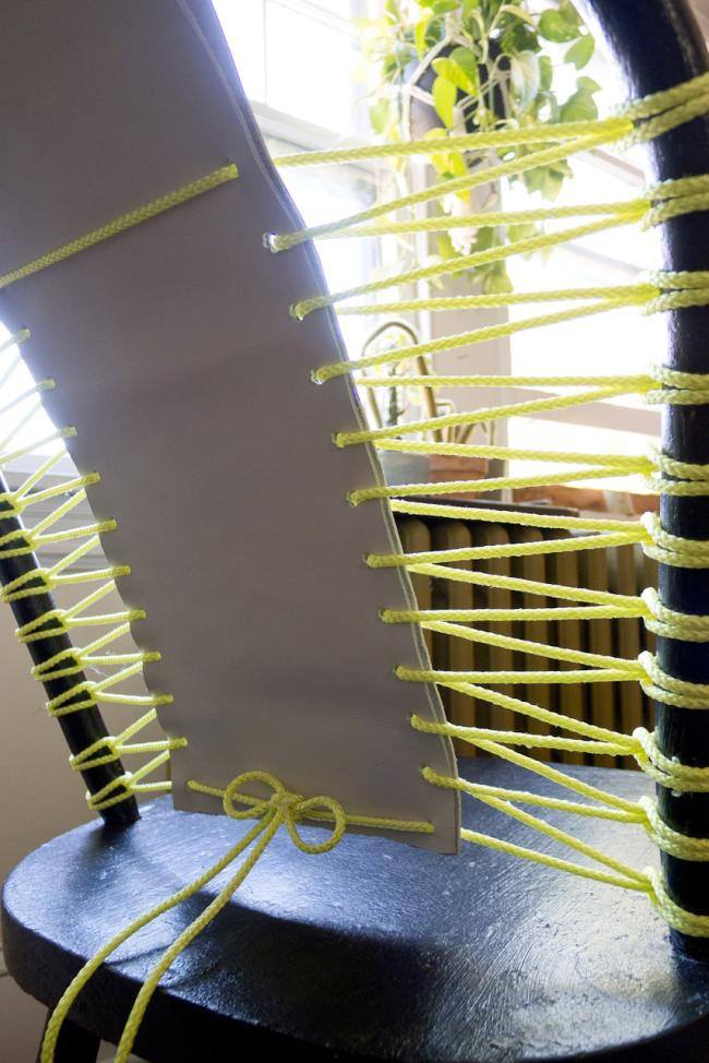 kreslo si sami ozdobte myšlienkou operadla stoličky polyšnúrového koženého dielu okoreniť nápad na stoličku operadlo stoličky z polyšnúrovej kože