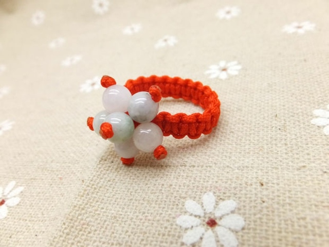 háčkované korálky vrkoč oranžový biely motív kvetu