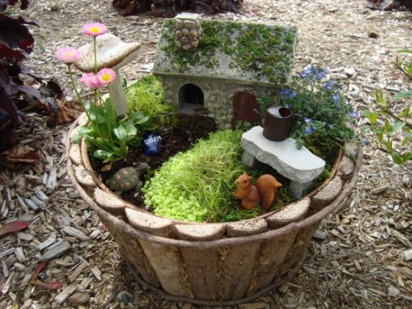 Miniatúrny záhradný drotár si predstavíte domový kontajner Mini záhradnícky drotár nápad na domový kontajner