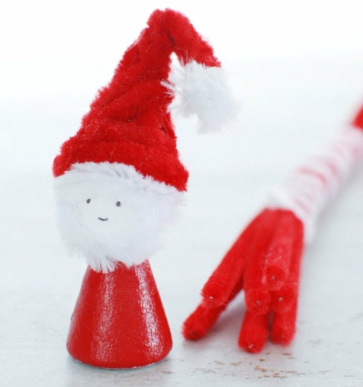 Remeselné nápady pre Santa Clausa z plyšového drôtu nicholas-drotár-drevo-guľová hlava-plyšový-drôtený klobúk