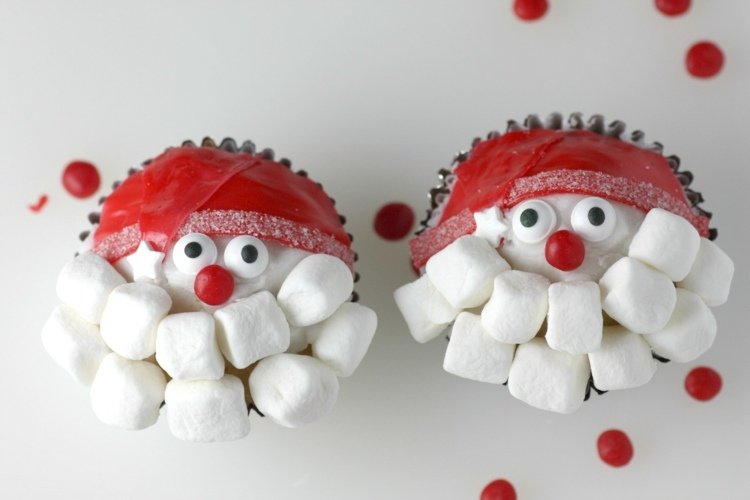 Cupcakes as Santa Claus - ručné práce s dezertom na festival nicholas-drotár-dezert-dizajn-originál-marshmallows-fúzy-košíčky