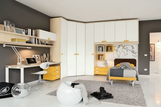 Zariadenie-detská izba-sivá-antracitová-stena-farba-mapa sveta-dekorácia-nápady