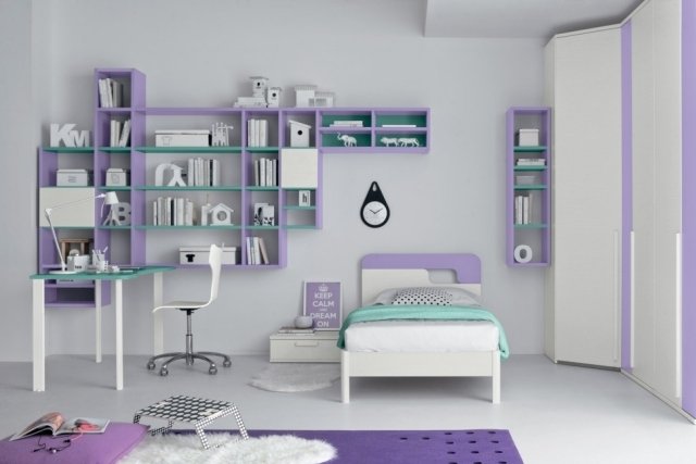 jemné farby-dizajn-izby pre mládež-otvorená-stena-polica-purpurovo-rohová šatníková skriňa