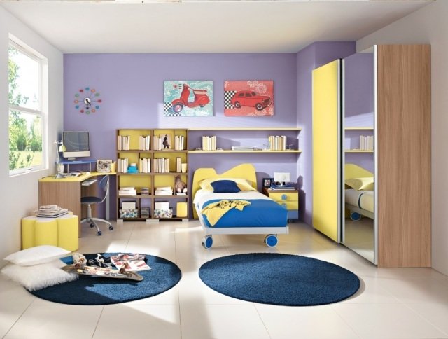 Mládežnícka skriňa-zrkadlo-dvere-posteľ-na-kolesách-flexibilná-praktická