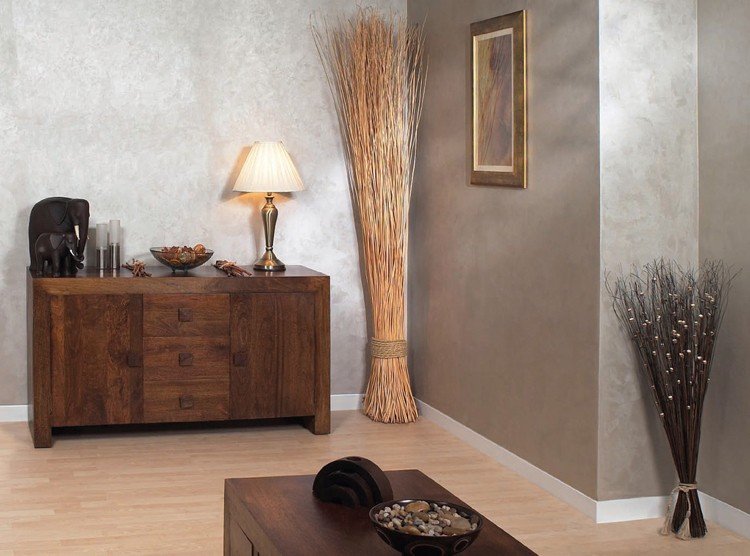 stenový dizajn-stieracia technológia-sivo-strieborné-efekty-obývačka-svetlo-drevená podlaha