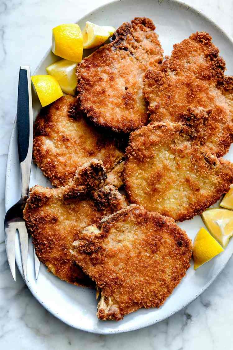klasický obložený Wiener Schnitzel s jednoduchým receptom