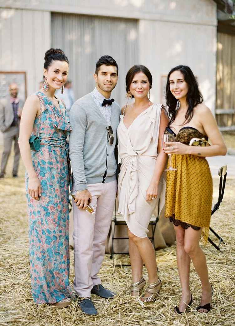 jednoduché účesy pre svadobných hostí outfity nápady ženy muži tipy