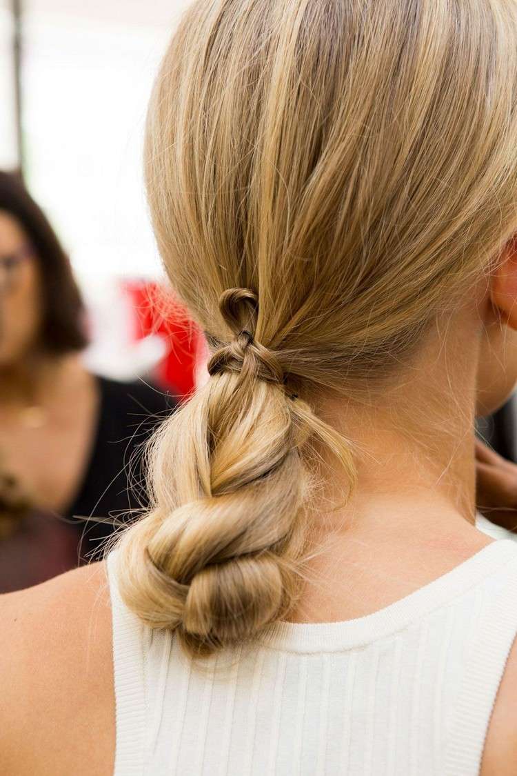 účesy pre svadobných hostí vrkoč viazanie vlasov dohromady