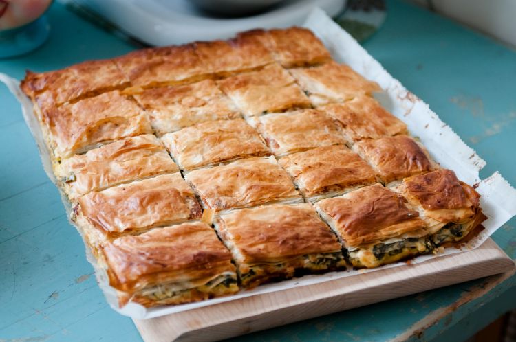 pripravujete si grécke recepty sami, jednoducho vynikajúca tradičná kuchyňa špenátový koláč spanakopita